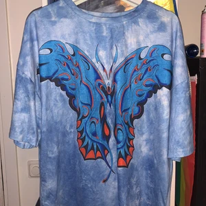 oversized graphic tshirt - från shein, provad 1 gång, nyskick! strl L 