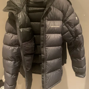 Peake performance w frost down jacket  - Sparsamt anväd under en vinter. Hel och ren. 