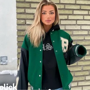 Jacka!! - Säljer min jacka från aelfric Eden i storlek M som är perfekt nu till våren. Nypris 1200 men säljer för 400. Skriv för fler bilder💗