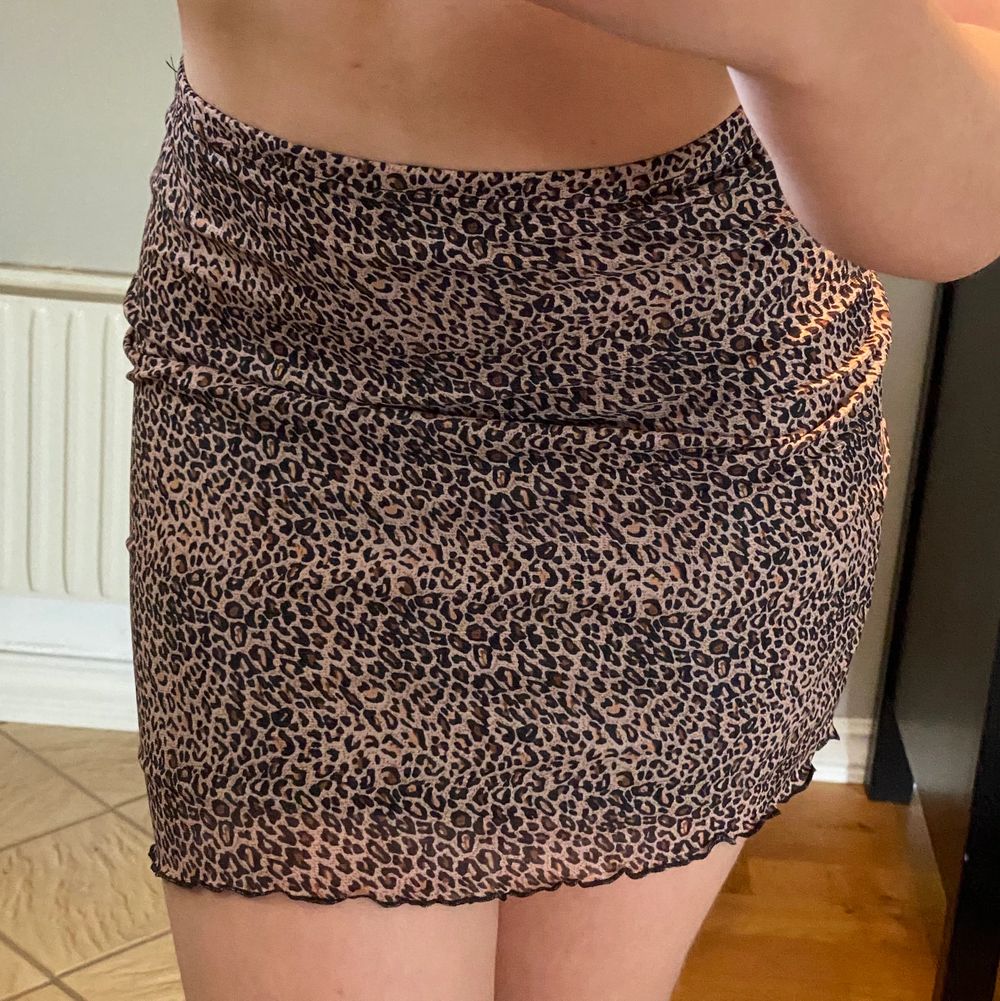 Leopard mönstrad kjol, strl S | Plick Second Hand