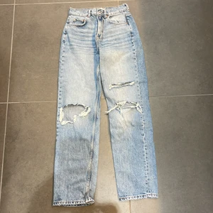 Jeans Gina Tricot stl 36 - Vida jeans från Gina Tricot, Perfect Jeans, storlek 36. Fint skick.