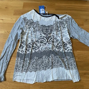 cool tröja - aldrig använd. från sellpy, stolen XS/S. 50kr + frakt <3