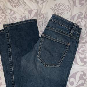 Mörk blåa jeans, storlek 27/34💜