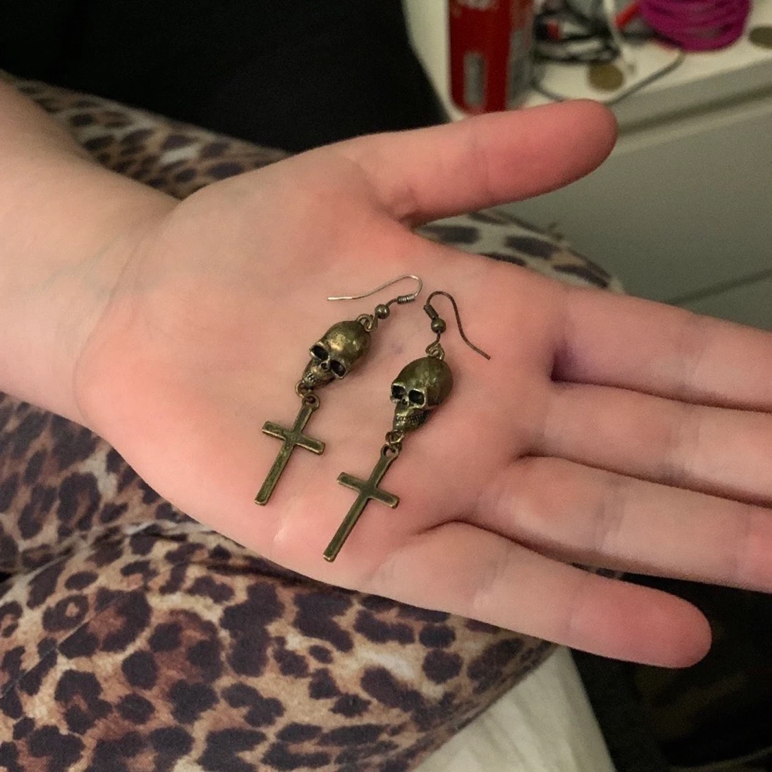 dödskalle örhänge