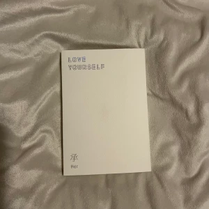 Kpop bts album - Ly Her O Officiellt och bra skick  Inga photocards ingår Ser andra bilden för inklusion