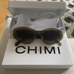 Solglasögon från Chimi. 09 Green i nyskick. Aldrig använda. 