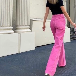 Rosa jeans - Säljer nu mina älskade rosa jeans från zara. Endast använda ett fåtal gånger. Skriv privat för fler bilder! 