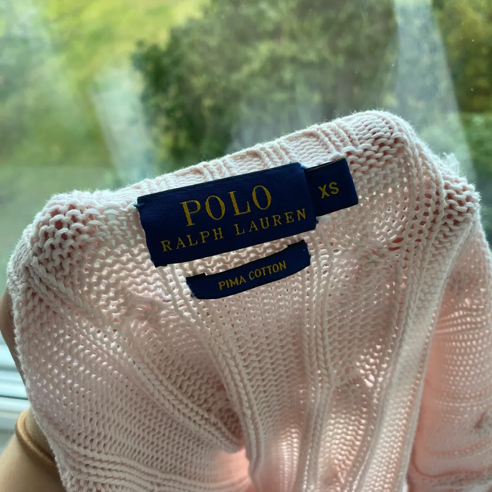 Jätte fin och skön tröja från Polo Ralph Lauren✨ Säljer då den inte kommer till användning längre💕nypris ca 1400kr Ps: tryck inte på ”köp nu” för använder inte den✨ . Tröjor & Koftor.