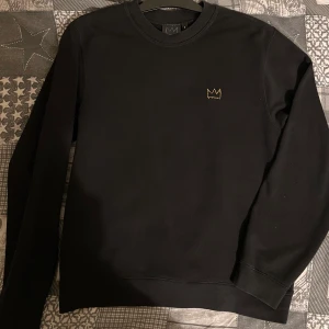 Hov1 - Säljer hov1 merch, tröjan är storlek small, nästintill nyskick.