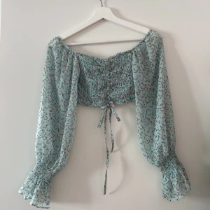 Topp från Chiquelle XS - Helt oanvänd jättefin topp från Chiquelle som inte kommit till användning. Nypris 399kr.