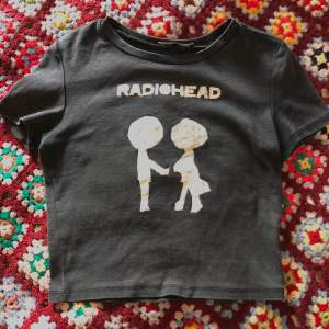 Radiohead T-shirt i bra skick går att tvätta utan att något händer med trycket. Stretchigt material
