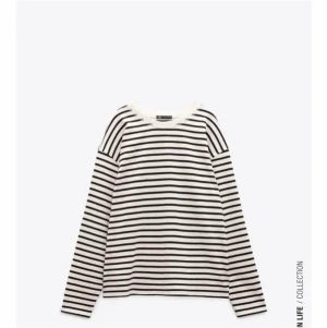 Zara tröja  - Säljer denna randiga zara Tröja i storlek S.  Bra skick och knappt använd❤️. 