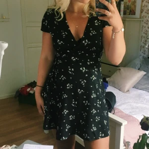 Klänning - Fin omlottklänning. Supersnygg till hösten 🍂🍂