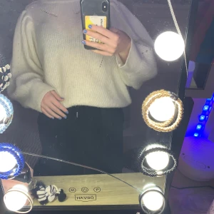 Stickad tröja - Jättefin stickad tröja som säljs för att den inte kommer till användning🤍 