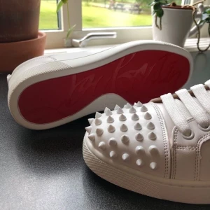 Christian Louboutin  - Skriv privat för mer info💞