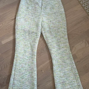 Byxor - oanvända byxor från missguided i storlek 36!! 💚💚 passade tyvärr inte när jag fick hem dem💚 180kr med frakt