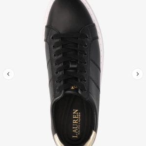 Ralph Lauren skor - Helt nya oanvända skor i kartong. Storlek 39. Nytt pris 1400.