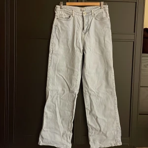 Raka jeans  - Använda en gång så i fint skick