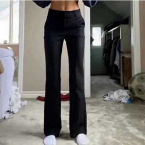 Kostymbyxor  - Säljer dessa super fina kostymbyxor från bik bok då de inte kommer till användning längre💕