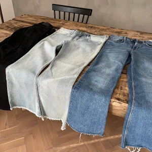 Levis/Zara/H&M jeans - Levis: Raka svarta. Passar strl XS - S. H&M: Bootcut i nyskick. Passar M Zara: Bootcut strl 36.  50kr st. Hämtas eller möts upp i Solna.