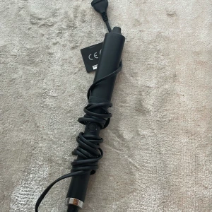 Ghdlocktång curve classic wave wand - Classic wave wand. Locktång från ghd. Ser finare ut i irl än på denna bilden 😅nyköpt för 3 år sedan men använd ett fåtal gånger 
