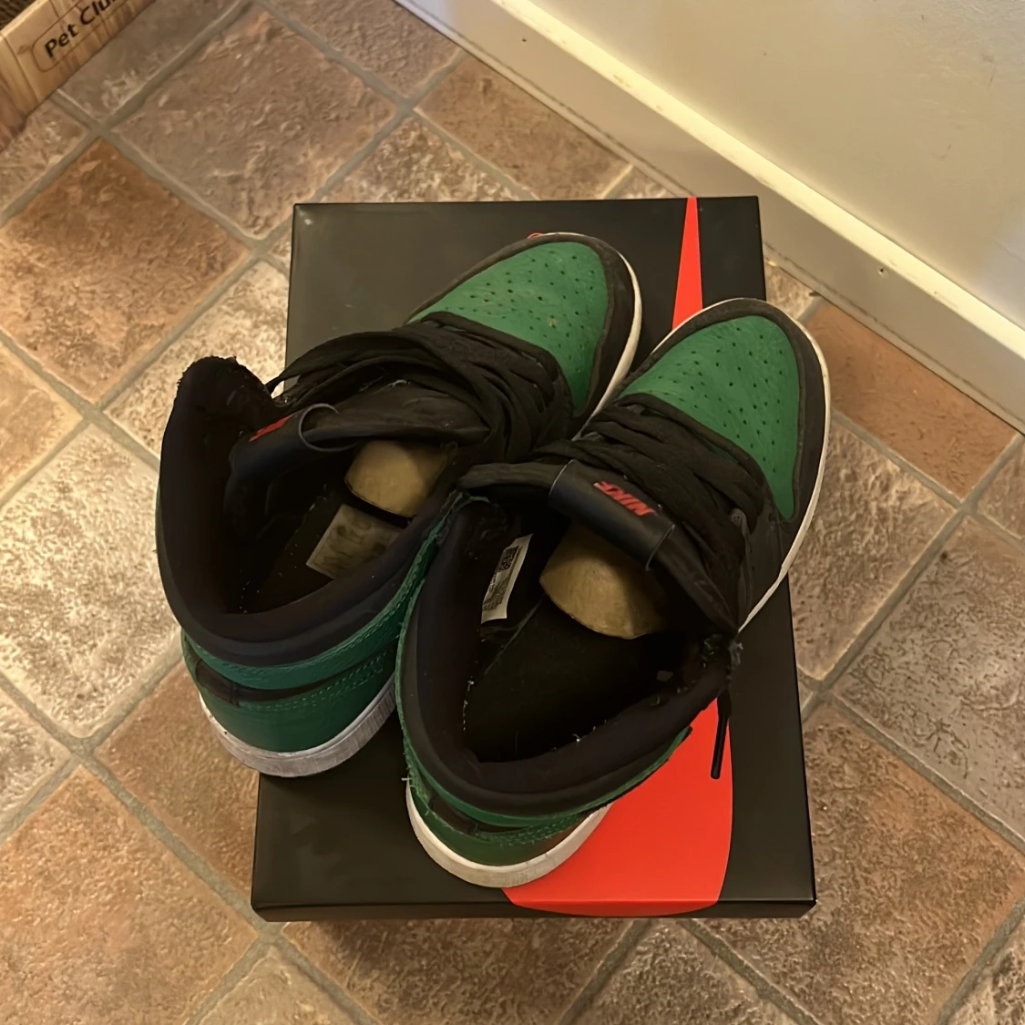 Air Jordan 1 Retro High OG GS Pine Green  - 90