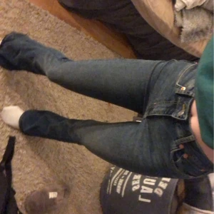 Blåa boutcat jeans - Jag säljer mina fina blåa boutcat jeans för dom inte kommer till användning, i storlek xs!