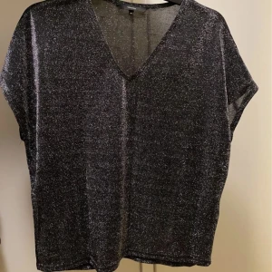 T-shirt/Blus  - Glittrig