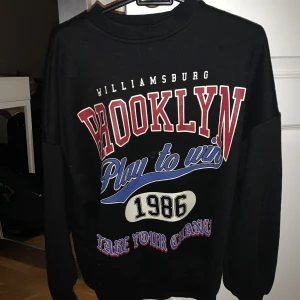 Oversized tröja - Bra kvalitet, svart tröja från Bershka.