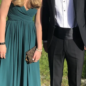 Balklänning - INTRESSEKOLL!! IvoryField rubbie dress. Uppsydd perfekt för mig som är 168. Storlek 36. Säljer för runt 2200 kr❤️❤️