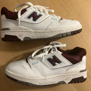 New Balance 550 - Jag säljer mina helt oanvända New balance sneakers då de är för små för mig, skriv privat om du har några frågor💕