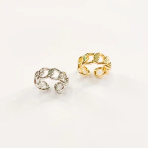 Ring med kedja  - Jättefina justerbara ringar från Tinsel, finns i både silver och guld 💓 Frakt med frimärke: 13kr  Shoppa här eller hos www.tinsel.se