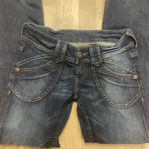 Pepe jeans  - Ass coola pepe jeans men tyvärr för stora på mig:( midjemått tvärsöver: 40 innerbenslängd : 73