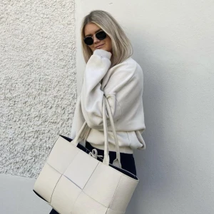 Väska Anna Luchini - Säljer nu min fina väska från Anna Luchini med tillhörande minibag innuti! Dustbag medföljer☺️