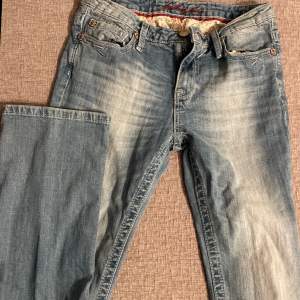 raka jeans köpt på sellpy men har för många nu. storlek 36. passar på någon som är 165-170