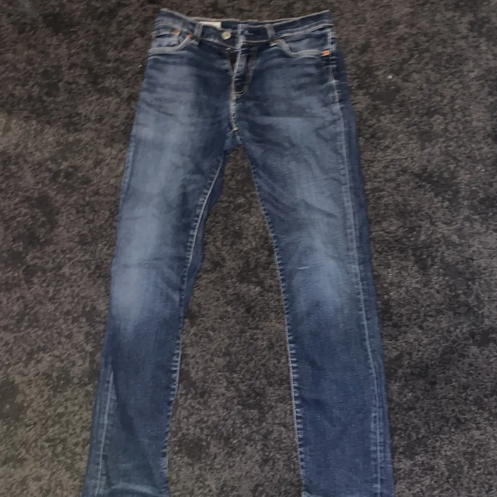 500 för jeansen slim fit storlek W29 L32. Jeans & Byxor.