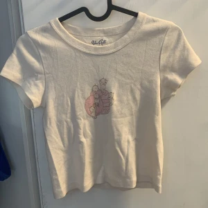 brandy melville baby tee - typ aldrig använt:(