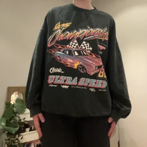 Tjocktröja från H&M - Tröja från h&m i storlek S. Säljer p.g.a att den inte kommer till användning, skriv för fler bilder🤍