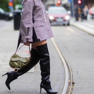 knee high boots - knee high boots i storlek 37.. jag är 36 och passar mig perfekt..hellt nya aldrig använt..  