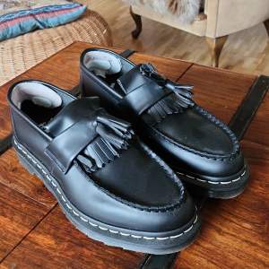 Loafers strl 40, använda 1 gång. För stora för mig. Kostade 1600 kr nya.