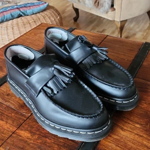 Doc Martens - Loafers strl 40, använda 1 gång. För stora för mig. Kostade 1600 kr nya.