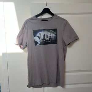 Limitato T-shirt - Säljer en sällan använd Limitato T-shirt i bra skick. Nypris 1700kr