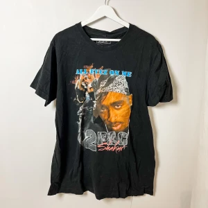 2pac tröja  - T-shirt med motiv av 2pac 