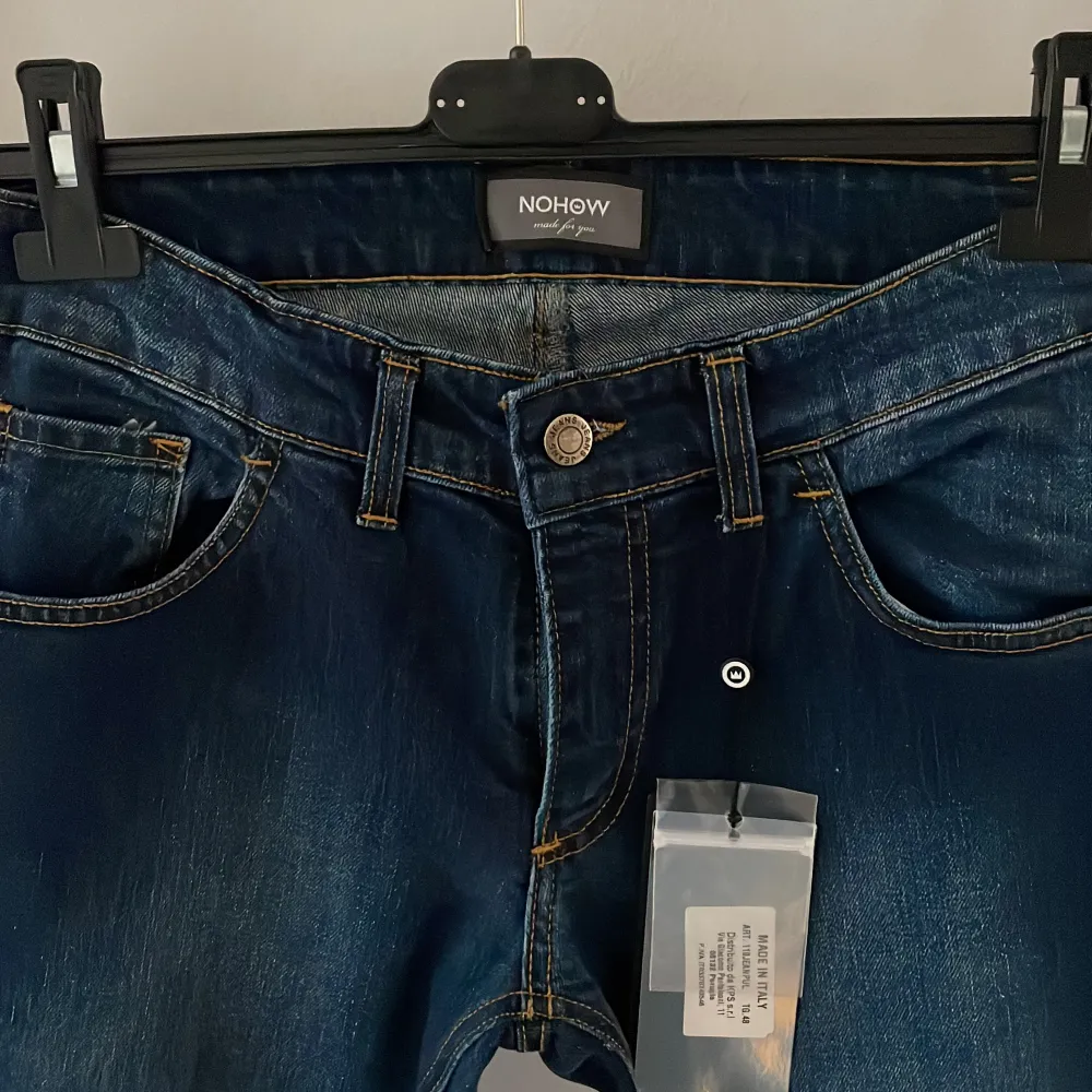Nohow jeans nya. Stretch. Nypris 1095kr.   Mått: Bredd: 38cm Längd: 92,5cm Omkrets runt midjan: 78cm. Jeans & Byxor.