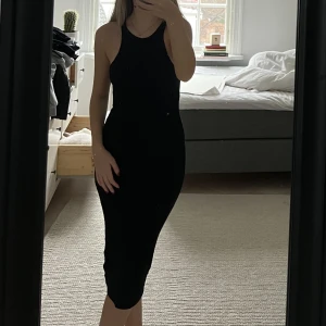 PULL&BEAR klänning - En längre och superstretchig klänning från pull&bear i storlek XS💖enbart använd en gång!!