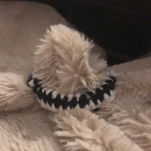 Virkat armband - Svart och vit armband virkat av mig