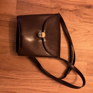 Vintage axelväska - Bra skick inga konstigheter 