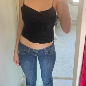 Svart topp - Gullig topp från zara  Silkes tyg  Najs på tex fest  100kr + frakt