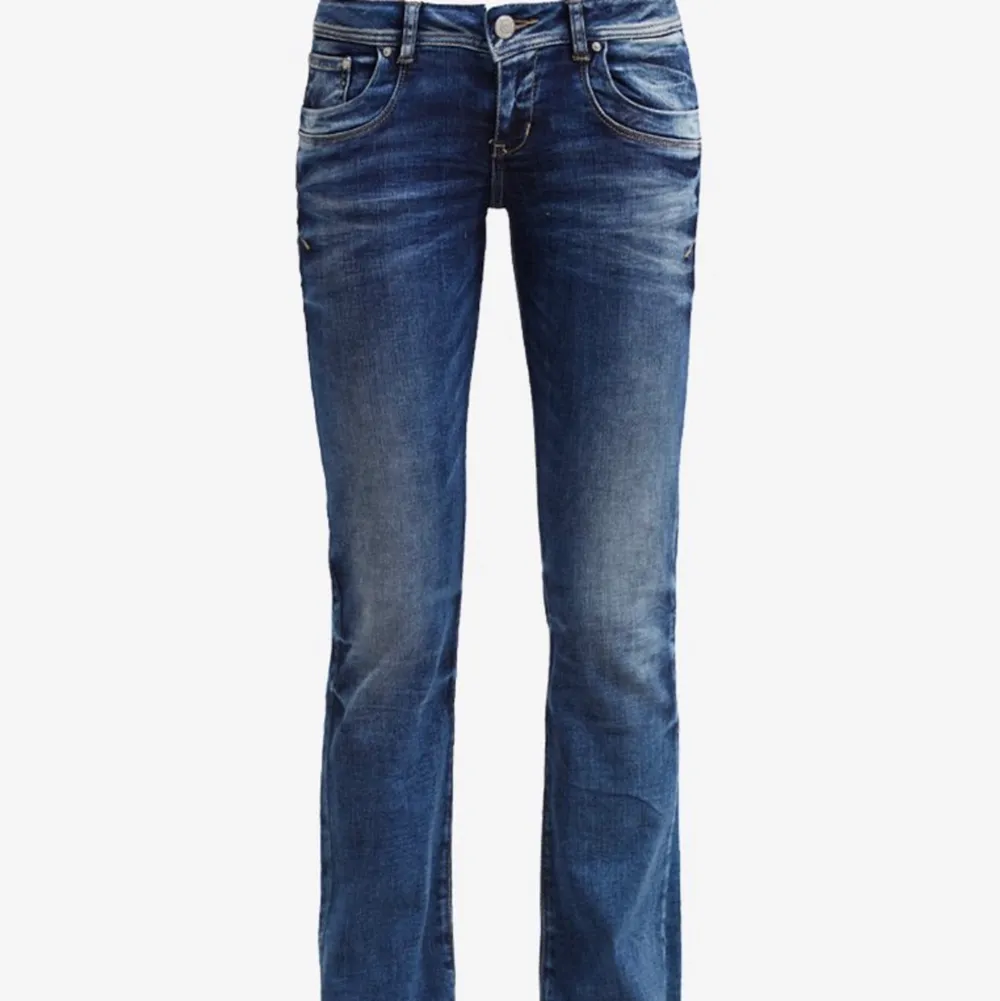 Säljer mina ltb jeans. Dessa jeans har varit slutsålda väldigt länge och är inköpta för 915!!! . Jeans & Byxor.