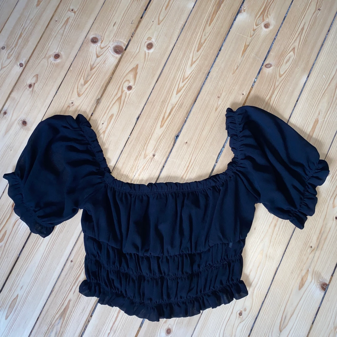 Puffy sleeves black crop top Size: small - 90